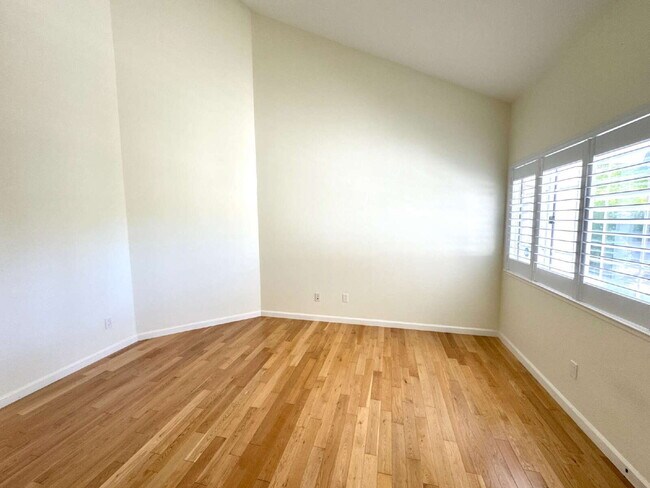 Building Photo - Bright 4 Bedroom San Jose Home With Tall Ceilings