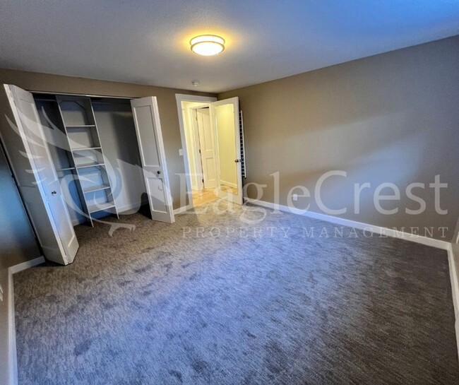 Building Photo - Lovely Two-Bedroom Condominium Located in ...