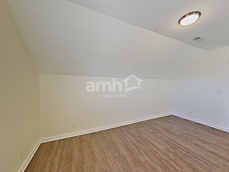 Building Photo - 3429 White Pine Dr