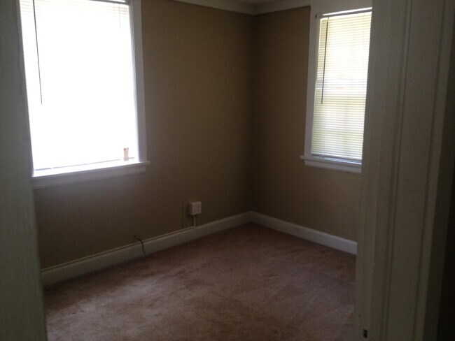 Building Photo - 2205 Camille Dr