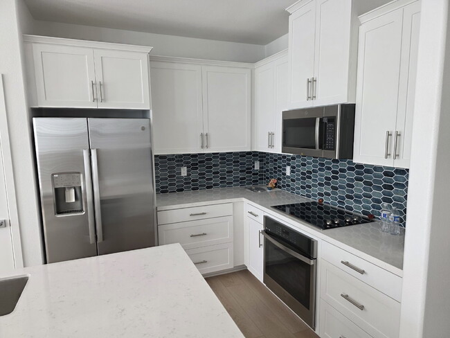 Building Photo - PRICE REDUCTION!! Sycamore Heights 3-Bedroom Condo  with 3 Full Baths 1588 Sq Ft of Modern Living!"