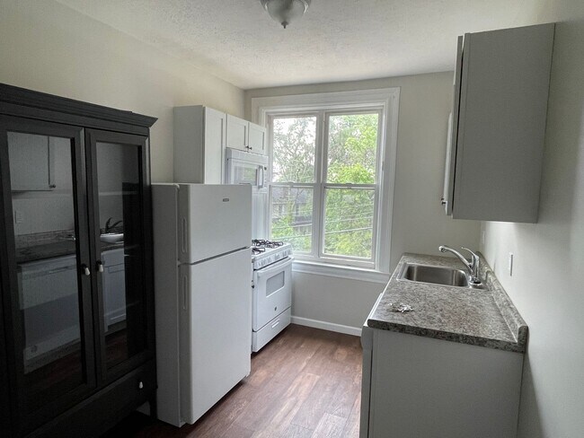 Building Photo - 147 Meade Ave