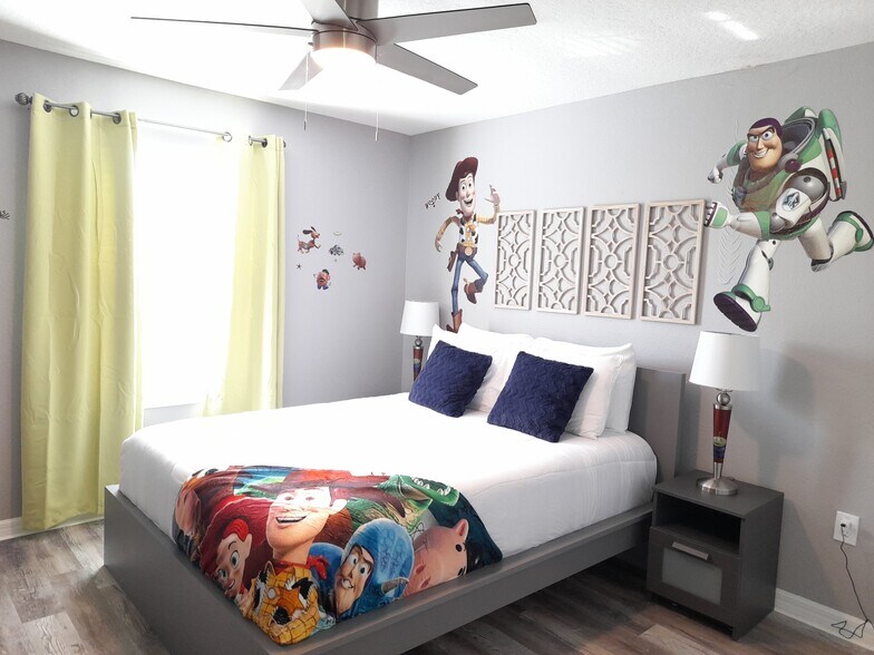 2nd Fl Bedroom 3/ Queen Bed - 8966 Sugar Palm Rd