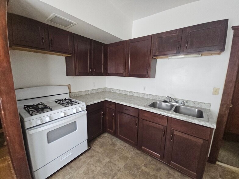 Kitchen - 106 Cherry St