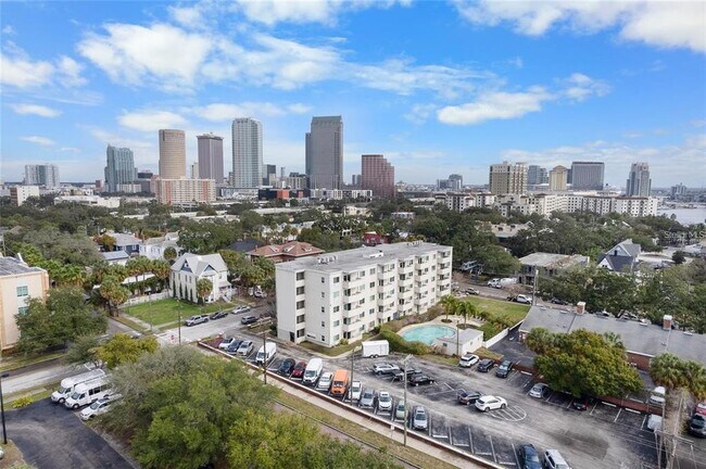 Building Photo - 406 S Cedar Ave