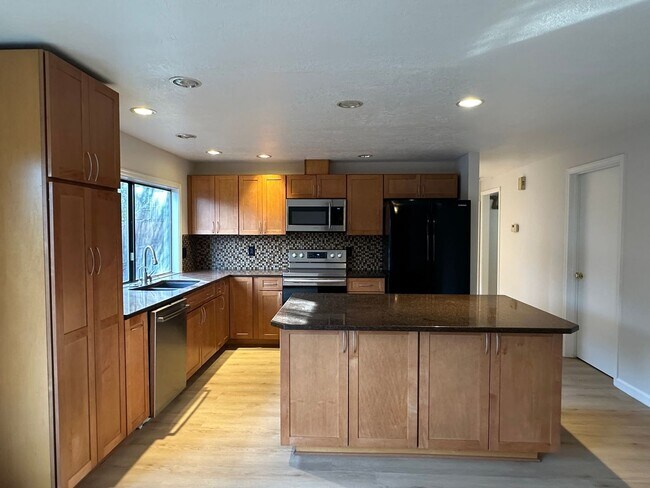 Building Photo - Large 4 Bed, 2.5 Bath House! Landscaping Included!