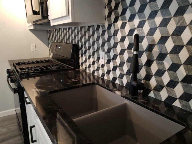 Building Photo - 1503 Ryon St