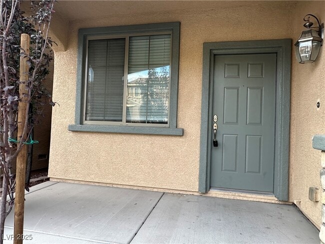Primary Photo - 10419 Lilac Square Ave