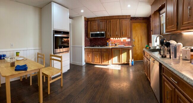 Primary Photo - 200 Commonwealth Ave