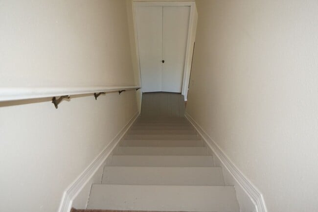 Building Photo - NE Portland 3 bedroom Rose City Park - APP...