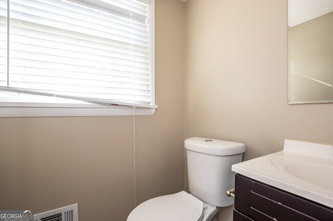 Building Photo - 2134 Elinwood Dr