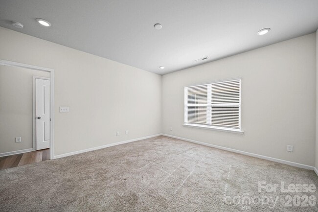 Building Photo - 410 Kenwood Vw