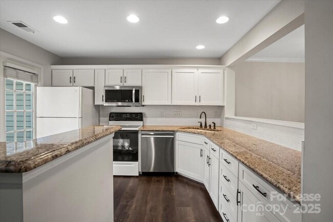 Building Photo - 9022 Roseton Ln