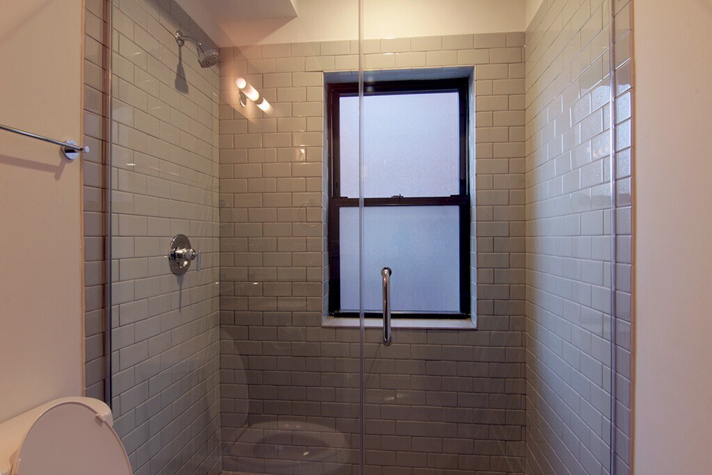 Building Photo - 2209 W Eastwood Ave