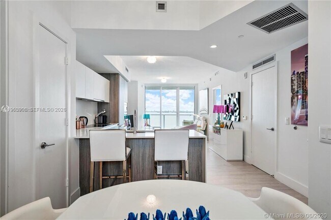 Building Photo - 2900 NE 7th Ave