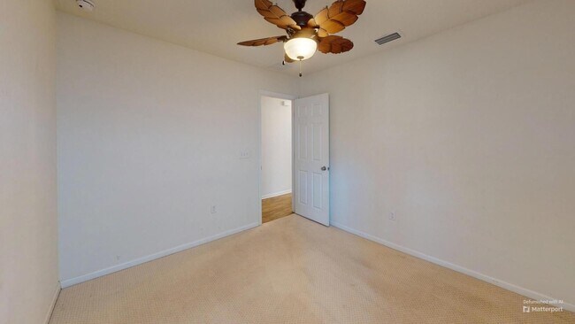 Building Photo - LOCATION! LOCATION! LOCATION!