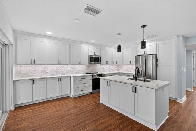 Building Photo - 6660 Cape Hatteras Way NE