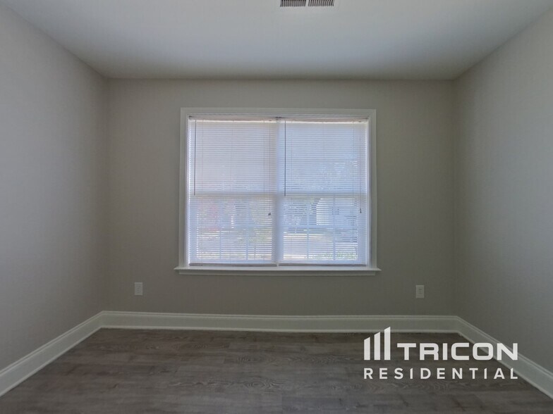 Building Photo - 2538 Terra Dr