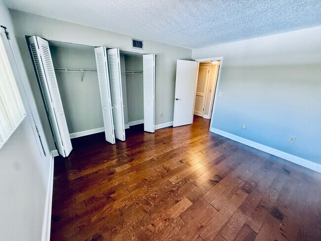 Building Photo - 250 S Sykes Creek Pkwy