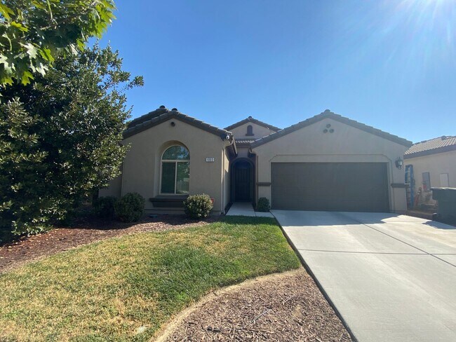 Building Photo - Lovely Home for rent in Visalia, Ca