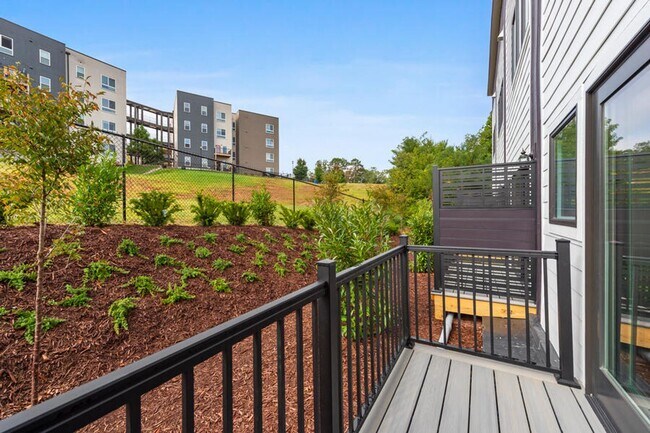 Building Photo - New Construction Downtown Asheville Townhouse!