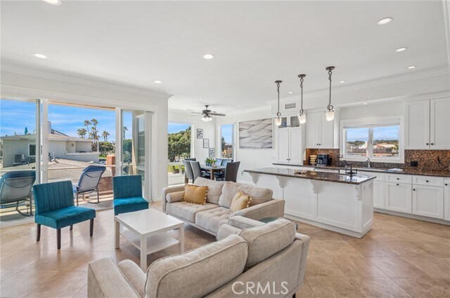 Building Photo - 6111 Seashore Dr