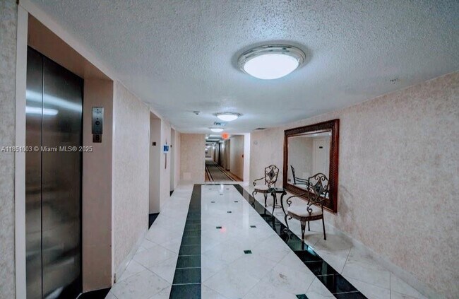 Building Photo - 2030 S Ocean Dr