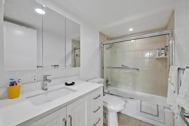 Building Photo - 2860 S Ocean Blvd