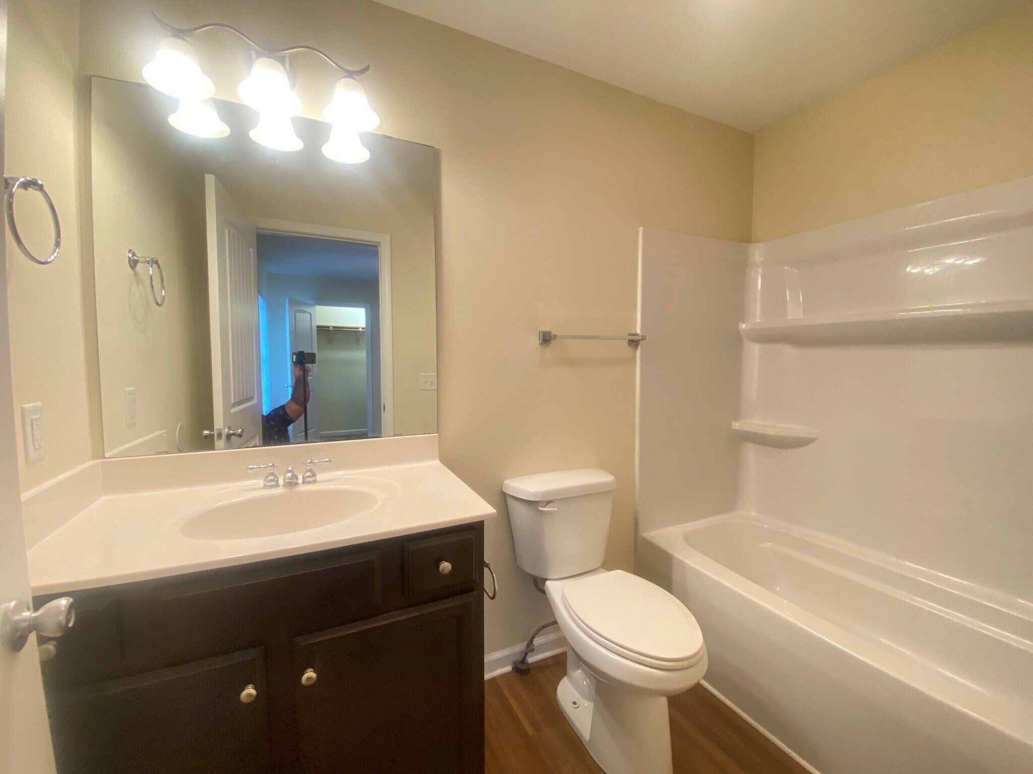 Building Photo - 200 E 14th St