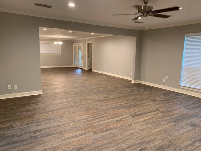 Building Photo - 3/2/2 on 1 ac LISD