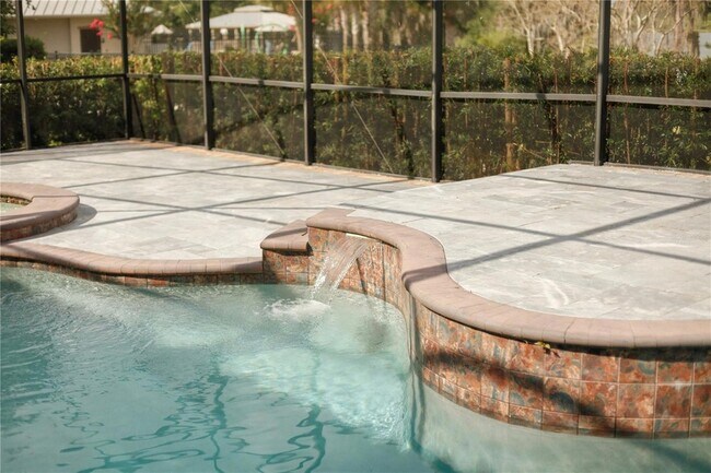 Building Photo - 8394 Lookout Pointe Dr