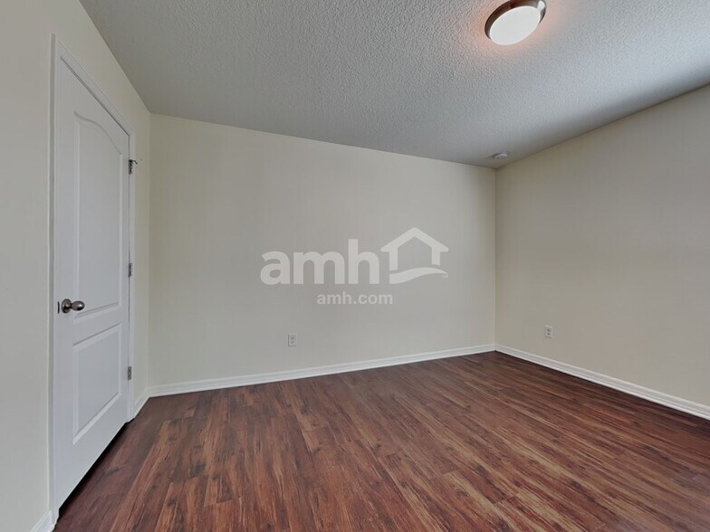 Building Photo - 35900 Jenny Lynne Cir