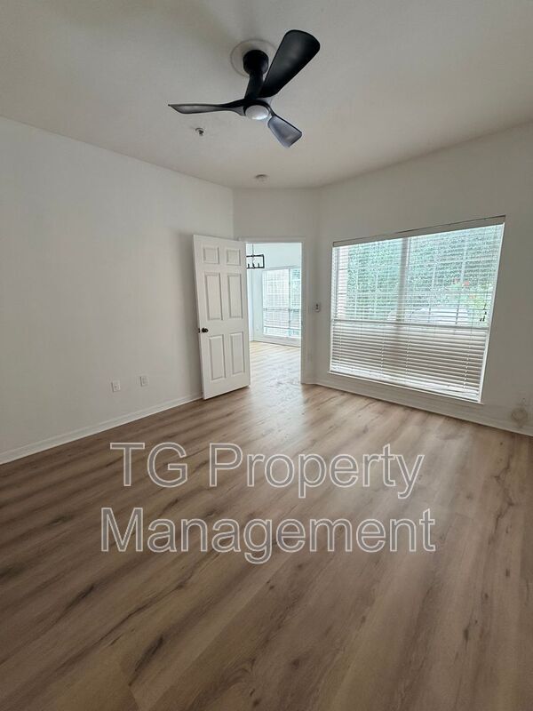 Building Photo - 7800 Point Meadows Dr
