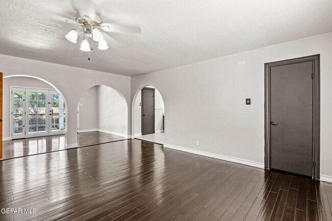 Building Photo - 5109 Memory Dr