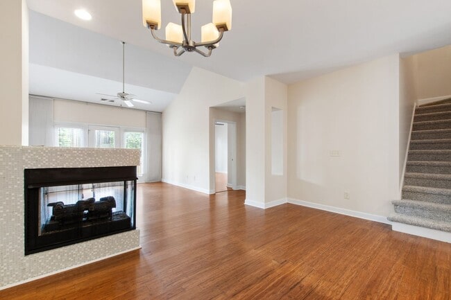 Building Photo - Lovely 3 bedroom townhome in fantastic Ral...