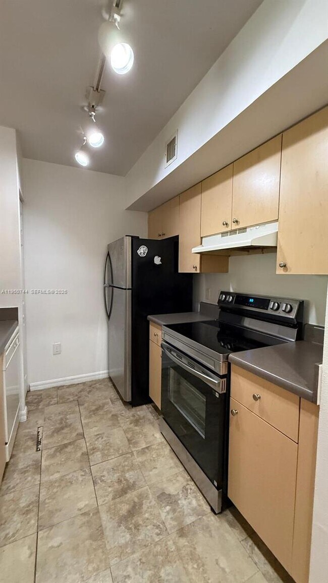 Building Photo - 2494 Centergate Dr