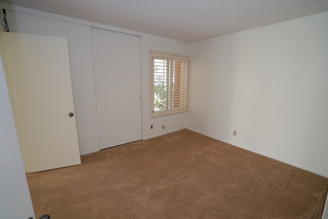 Building Photo - Old Orchard I Home for Rent in Valencia!