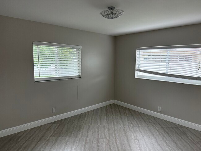 Building Photo - 105 Palamino Cir