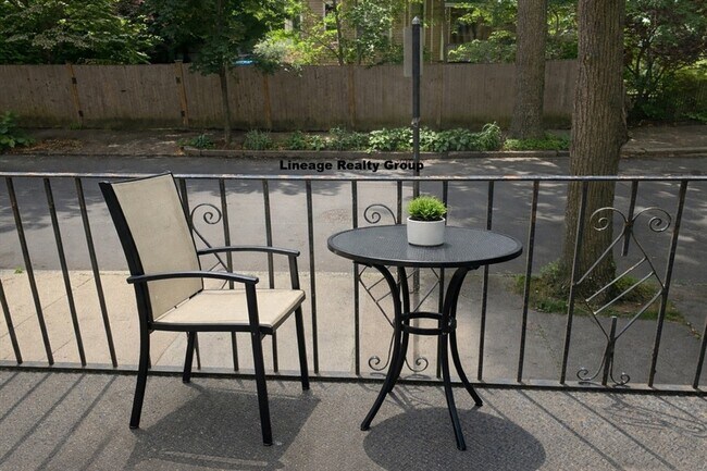 Building Photo - 157 Thorndike St