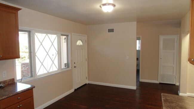 Building Photo - 344 N Shattuck Pl