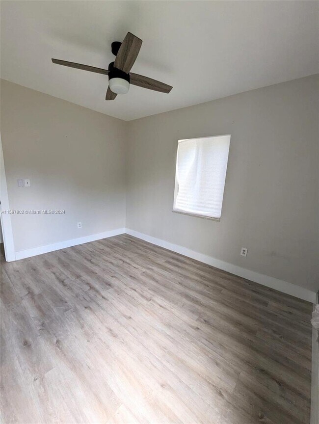 Building Photo - 1300 NE 180th St