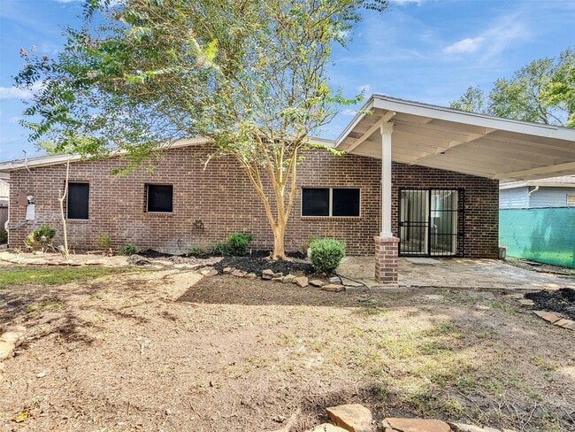 Building Photo - 5627 Southbrook Dr