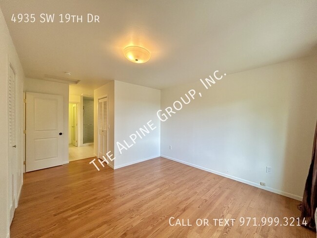 Building Photo - 4935 SW 19th Dr