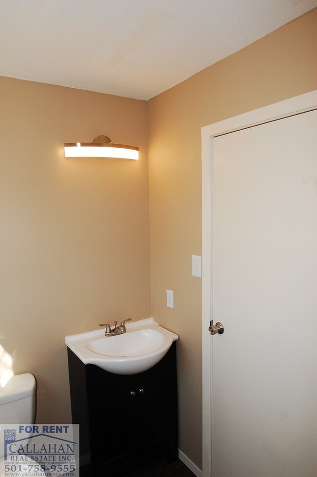 Building Photo - Updated 3 Bedroom NLR Home