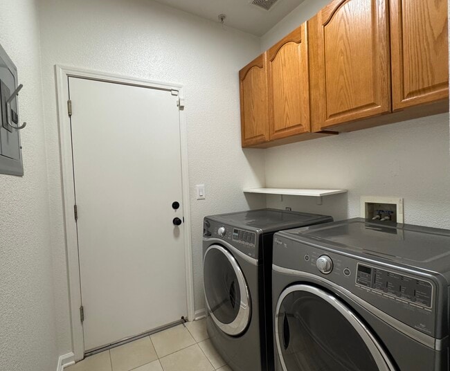 Building Photo - 5406 Martingale Ct