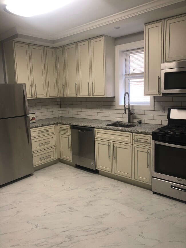 Building Photo - 7372 Tulane Ave