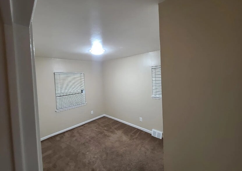 BedRoom_2 - 8708 Hargrave St