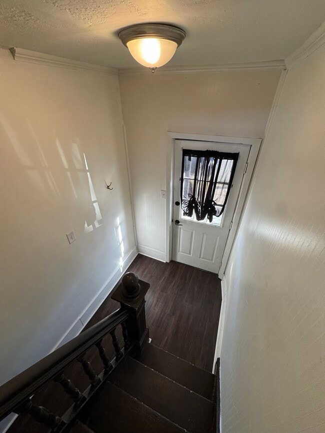 Building Photo - 3 Bedroom 1.5 Bath in Natrona Heights!