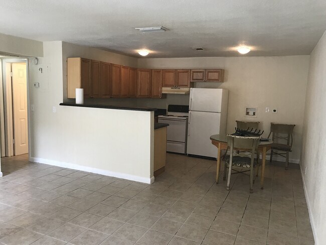 Building Photo - 2-1 Apartment with Central Air