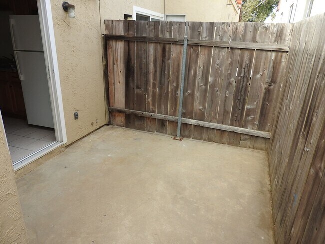 Building Photo - 4845scru